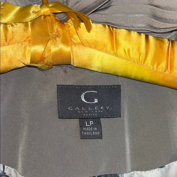 Gallery Light Gray Pleated‎ Hood Trench Coat LP - Picture 2 of 6